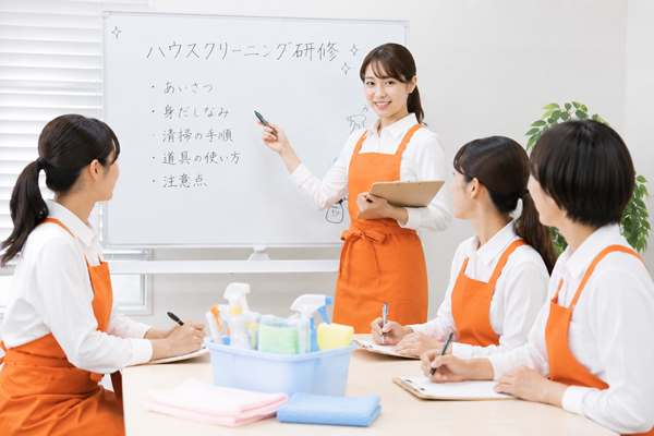 女性スタッフによるハウスクリーニング